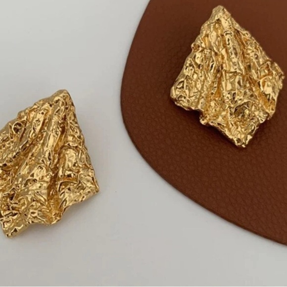 ✨ Athens Exquisite Textured Gold-Tone Statement Earrings ✨ with GIFT BOX - Picture 8 of 8
